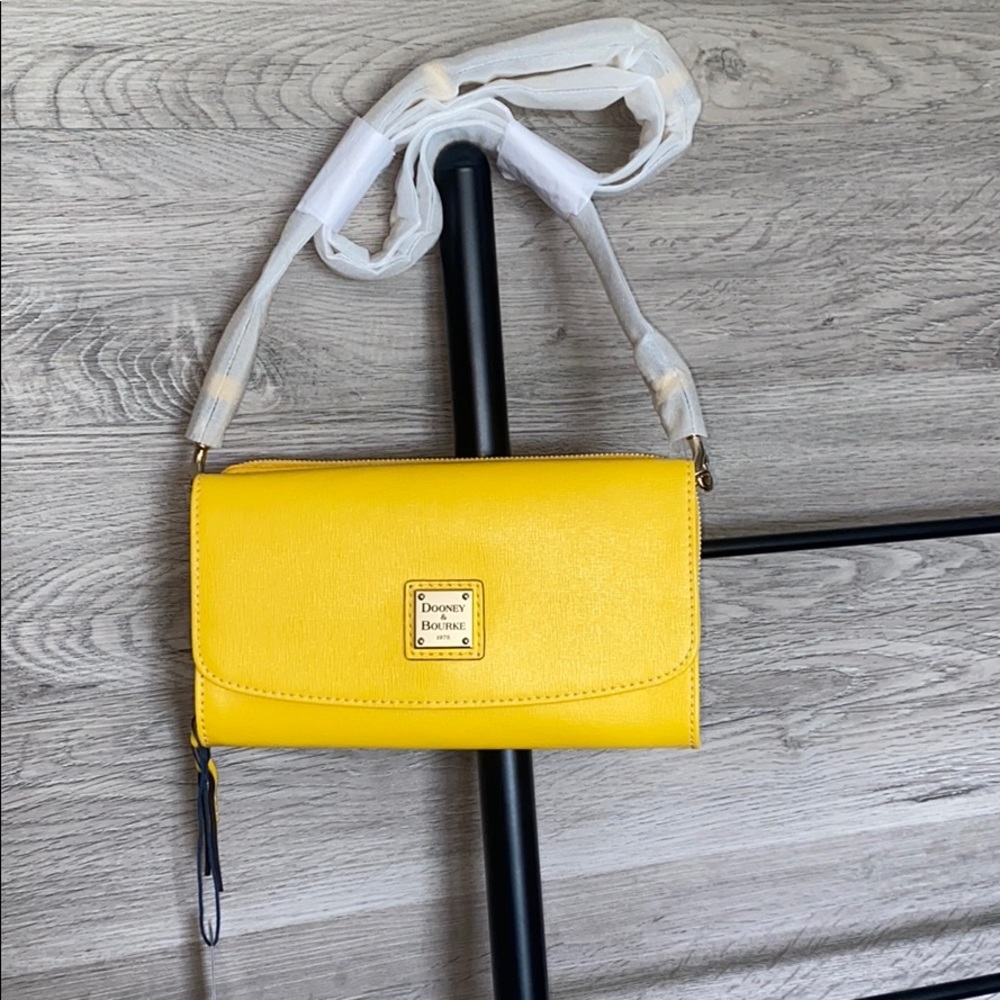 Gently used … Dooney&Bourke Saffiano Zip Around Phone Clutch